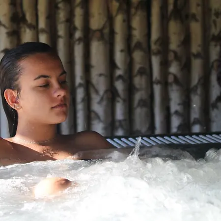Resort Chalets De L'Eau Verte 3*